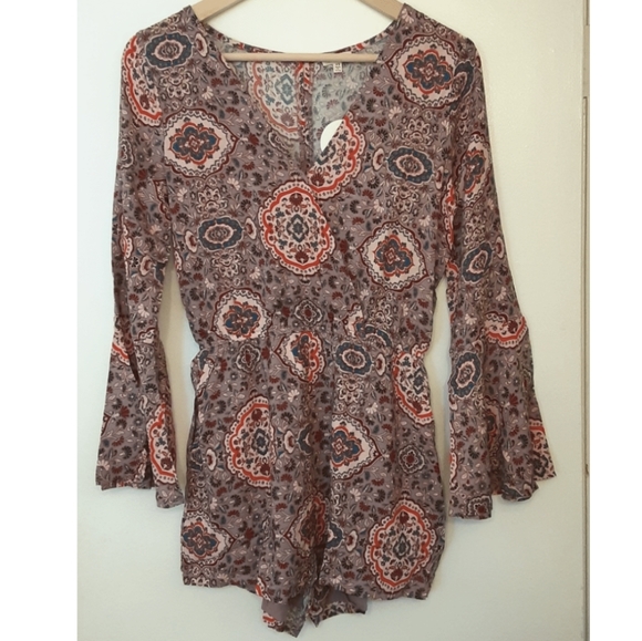 VICI Pocketed Medallion Lavender Romper - Picture 7 of 9